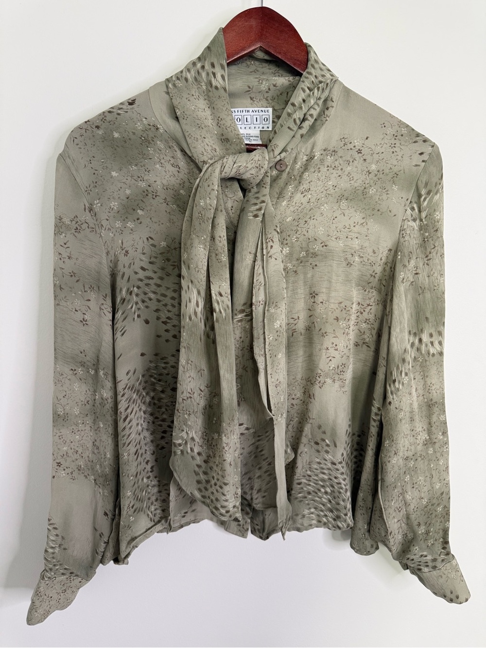 Vintage Saks 100% Silk Floral Cottagecore Green Patterned Tie Neck Blouse Large
